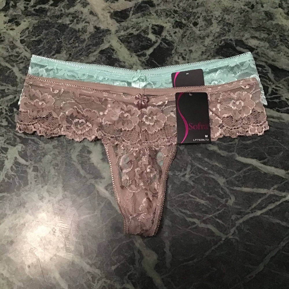 Set of lace thongs